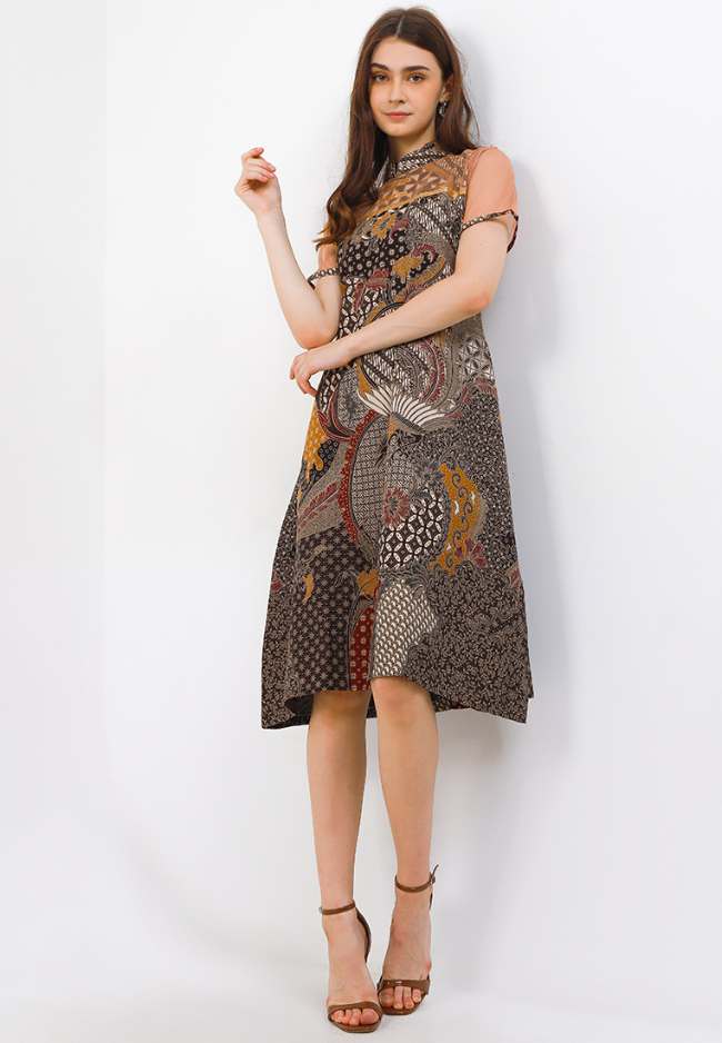 7 Model Dress Batik Selutut dengan Desain Klasik yang Menawan
