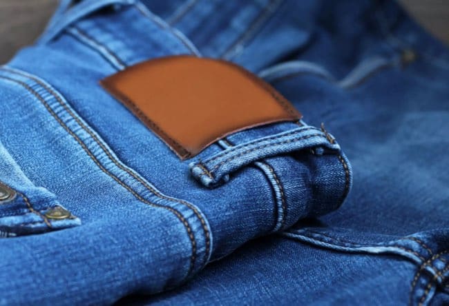 8 Inspirasi Padu Padan Outfit Celana Jeans Pria untuk Berbagai Acara