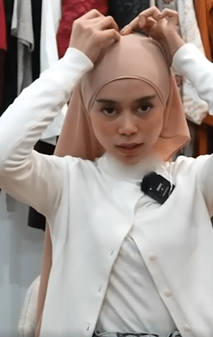 Bentuk jilbab dengan peniti