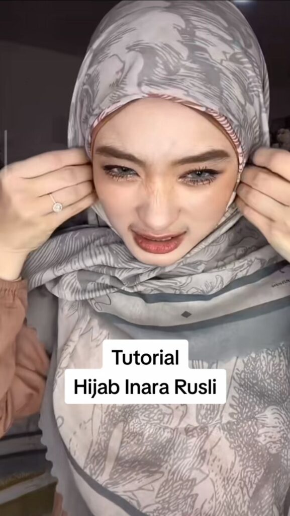 Lipat bagian atas hijab