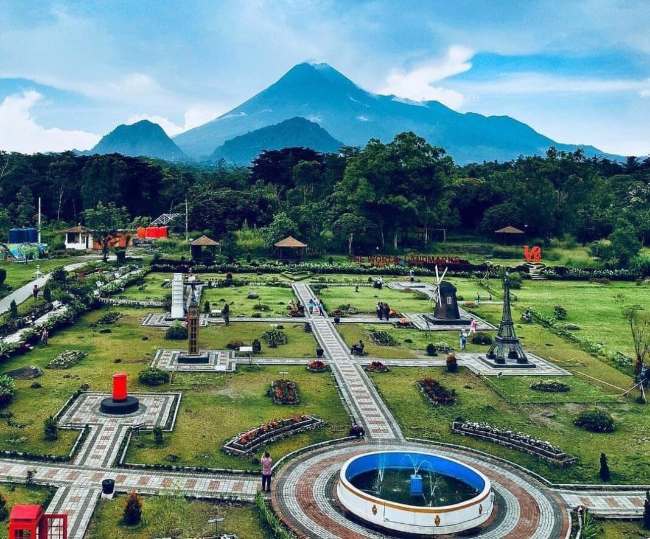 Merapi Park dengan Ikon Bangunan Dunia, Simak Informasi HTM dan Lokasinya
