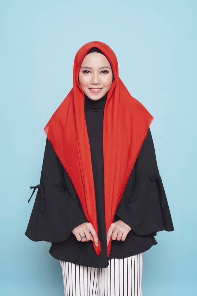 Pasang hijab dengan rapi
