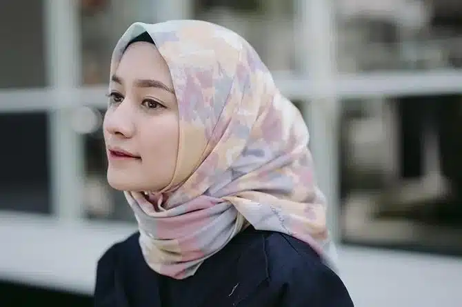 Style Hijab Segi Empat Untuk Kerja Kantoran