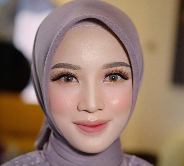 Tutorial Make Up Ulzzang Hijab ala Artis Korea yang Imut